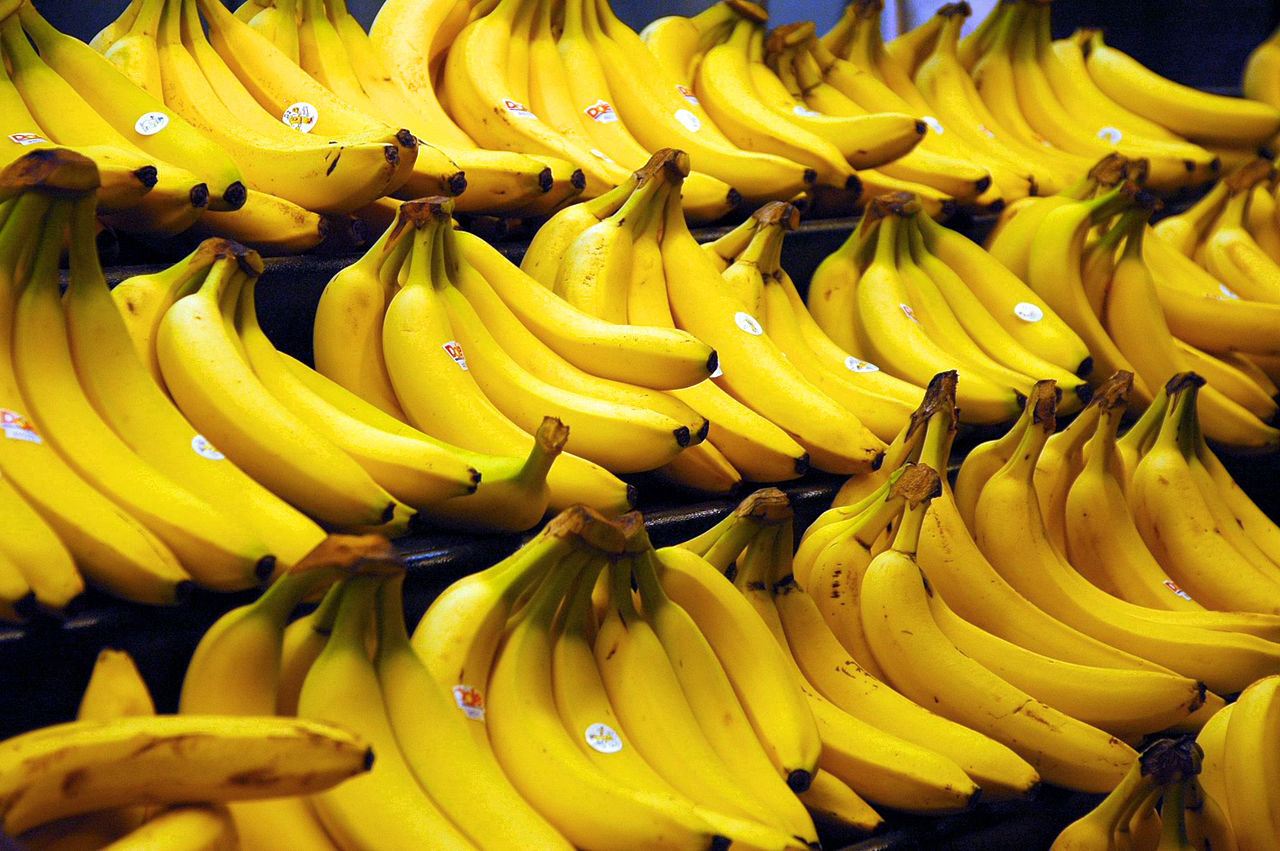 1280px-Bananas.jpg